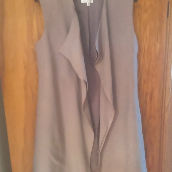 Aritzia Babaton sleeveless blazer without the belt size M - Picture 3 of 3